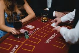 spinbet9 multi-table lobby showing Domino QQ, poker, and live-dealer game options with player counts